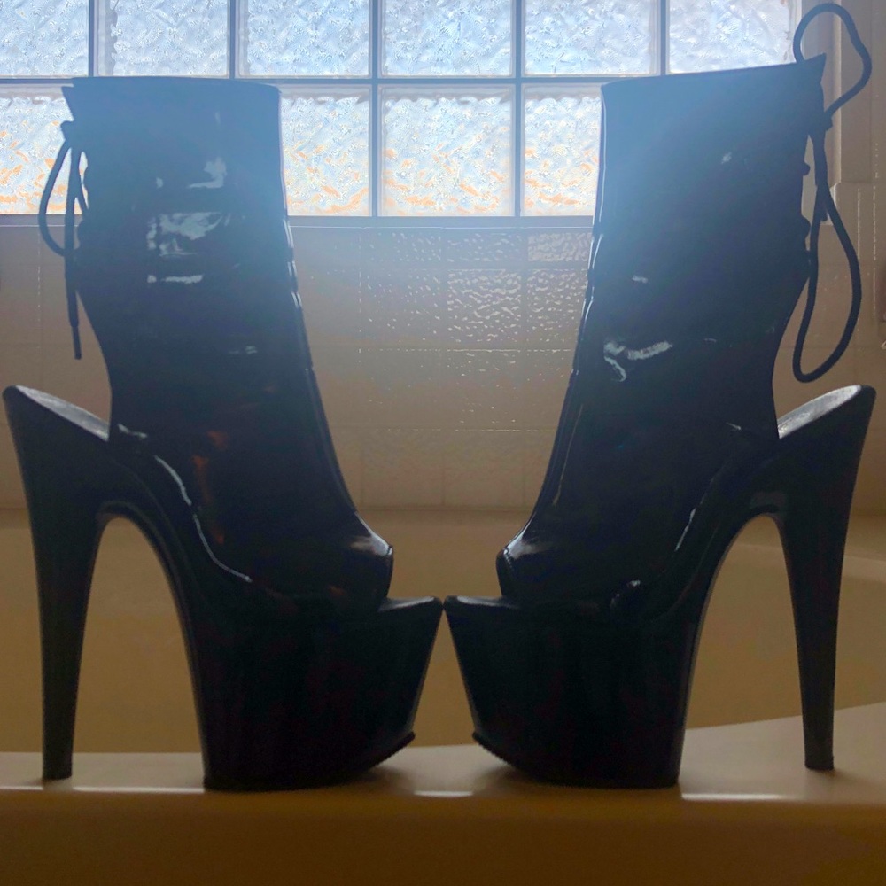 Size 6 Pleaser boots